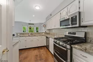 28 Pond Ridge Dr, Clinton, NJ 08809 - Photo 12