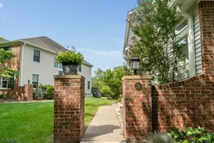 28 Pond Ridge Dr, Clinton, NJ 08809 - Photo 4
