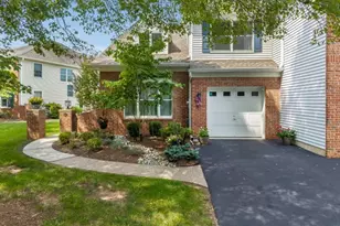 28 Pond Ridge Dr, Clinton, NJ 08809 - Photo 2
