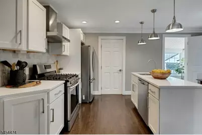 30 Tichenor Pl, Montclair, NJ 07042 - Photo 12