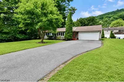 47 Pequot Trl, Jefferson Township, NJ 07438 - Photo 1