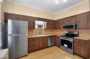 18 Llewellyn Ave, Bloomfield, NJ 07003 - Photo 2