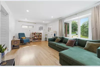 106 Hillcrest Ave, Woodland Park, NJ 07424 - Photo 2