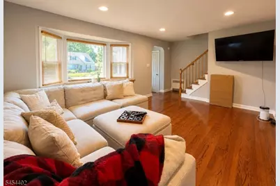 635 Robinson Ter, Union Township, NJ 07083 - Photo 4