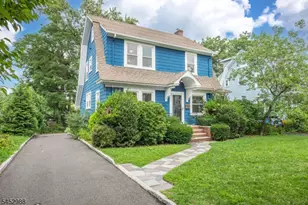 22 Euclid Pl, Montclair, NJ 07042 - Photo 32