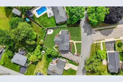 840 Lopatcong St, Belvidere, NJ 07823 - Photo 2