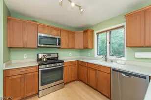 45 Sampson St, Saddle Brook Township, NJ 07663 - Photo 8