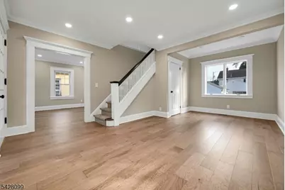 25 Marinus St, Rochelle Park Township, NJ 07662 - Photo 4