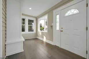 25 Marinus St, Rochelle Park Township, NJ 07662 - Photo 2