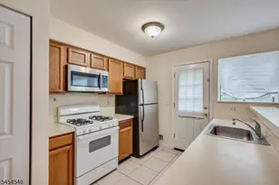 449 St Giles Ct, Franklin Township, NJ 08873 - Photo 16