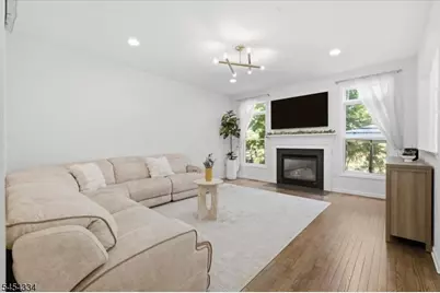 21 Chestnut Ct #11, Cedar Grove, NJ 07009 - Photo 4