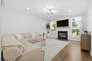 21 Chestnut Ct, Cedar Grove, NJ 07009 - Photo 4