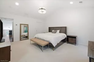 21 Chestnut Ct, Cedar Grove, NJ 07009 - Photo 10