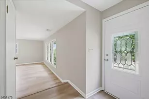 27 Inwood Rd, Berkeley Heights Township, NJ 07922 - Photo 4
