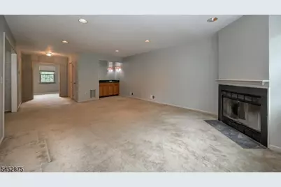 42 Bowfell Ct, Wayne, NJ 07470 - Photo 4