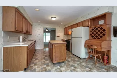 42 Bowfell Ct, Wayne, NJ 07470 - Photo 10