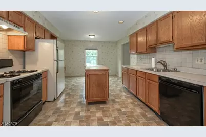 42 Bowfell Ct, Wayne, NJ 07470 - Photo 8