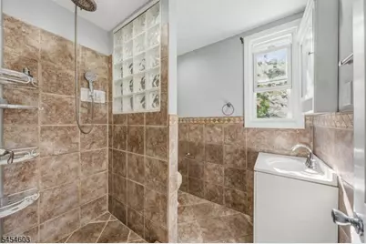 17 Boyden Pkwy #1, Maplewood, NJ 07040 - Photo 6