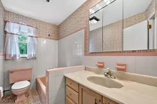 105 Victoria Dr, Clark Township, NJ 07066 - Photo 16