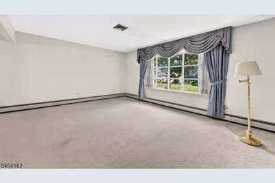 105 Victoria Drive, Clark Township, NJ 07066 - Photo 4