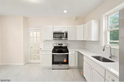 359 S 18th St, Newark, NJ 07103 - Photo 12