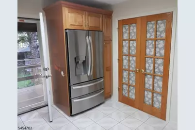 331 Boxwood Ct, Elizabeth, NJ 07202 - Photo 10