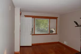 331 Boxwood Ct, Elizabeth, NJ 07202 - Photo 2