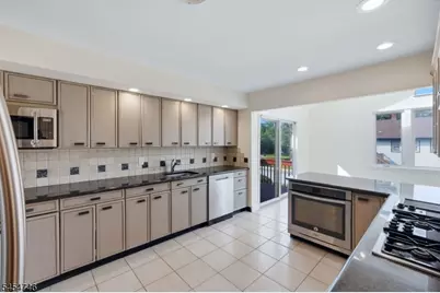 177 Truman Ter, Paramus, NJ 07652 - Photo 10