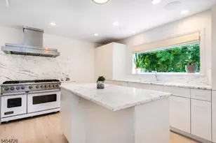 94 Oakwood Dr, New Providence, NJ 07974 - Photo 4