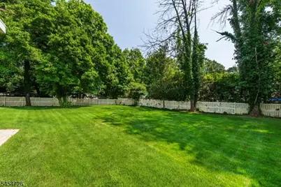 94 Oakwood Dr, New Providence, NJ 07974 - Photo 18