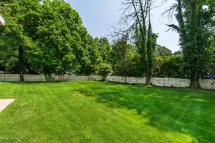 94 Oakwood Dr, New Providence, NJ 07974 - Photo 18