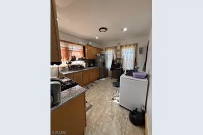 42 Tichenor Ter, Irvington, NJ 07111 - Photo 2