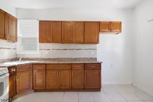 693 S 20th St, Newark, NJ 07103 - Photo 16