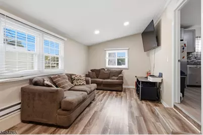 62 Pinetree Dr, Sayreville Boro, NJ 08859 - Photo 24