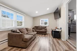 62 Pinetree Dr, Sayreville Boro, NJ 08859 - Photo 24