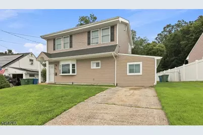 62 Pinetree Dr, Sayreville Boro, NJ 08859 - Photo 1