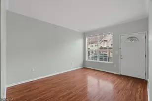 13 Reins Ct, Franklin Township, NJ 08873 - Photo 4