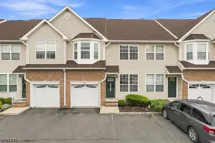 13 Reins Ct, Franklin Township, NJ 08873 - Photo 2