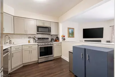 1 Mt Vernon Square, Verona Twp., NJ 07044 - Photo 6