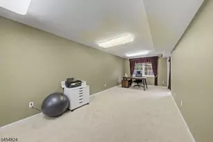 214 Levinberg Ln, Wayne Twp., NJ 07470 - Photo 20