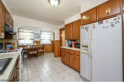 862 Gibbons Ct, Elizabeth, NJ 07202 - Photo 10