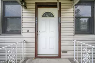 862 Gibbons Ct, Elizabeth, NJ 07202 - Photo 2