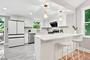 115 Wildwood Rd, Jefferson Township, NJ 07438 - Photo 2