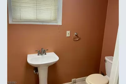 545 Freeman St, Lyndhurst Township, NJ 07071 - Photo 10