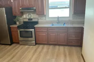 545 Freeman St, Lyndhurst Township, NJ 07071 - Photo 2