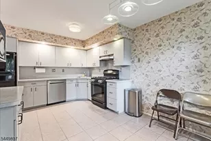 108 Saratoga Square, Wayne Twp., NJ 07470 - Photo 18