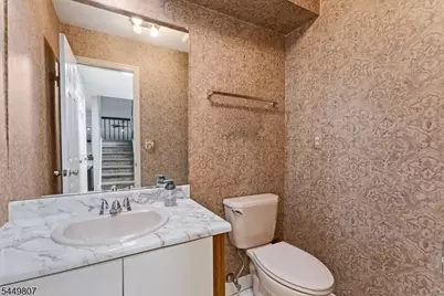 108 Saratoga Sq, Wayne Twp., NJ 07470 - Photo 8