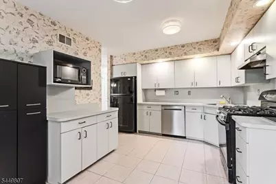 108 Saratoga Sq, Wayne Twp., NJ 07470 - Photo 16