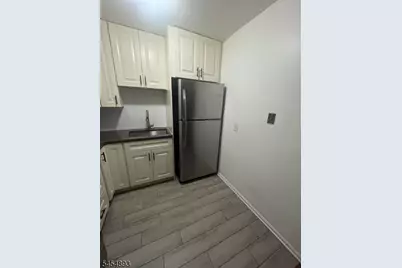 565 Grove St #F-12, Clifton, NJ 07013 - Photo 4