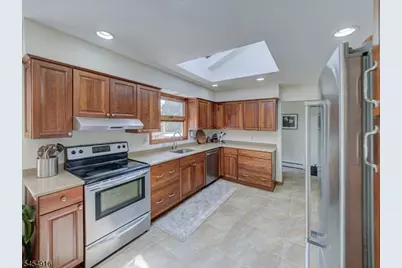 6 Featherbed Ln, Raritan Township, NJ 08822 - Photo 8